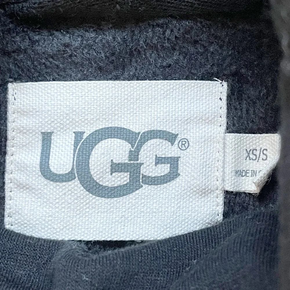 Ugg Charlynne women’s poncho in black XS/S - Picture 5 of 8